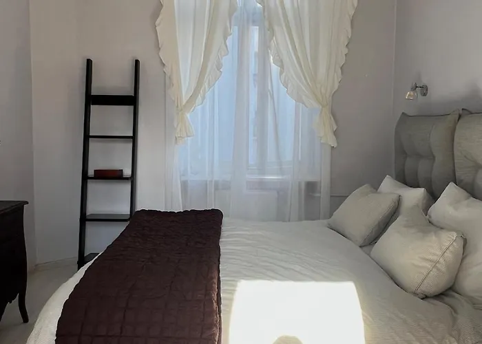 A Hidden Gem In The Heart Of The With A View شقة *