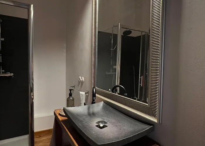 شقة A Hidden Gem In The Heart Of The With A View